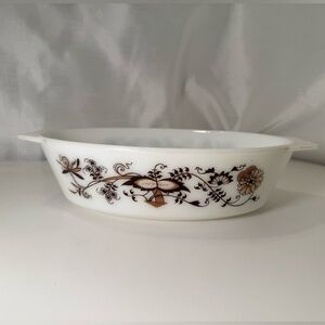Brown Floral Vine Pyrex Casserole Dish 9.5”x7”x2.5”
